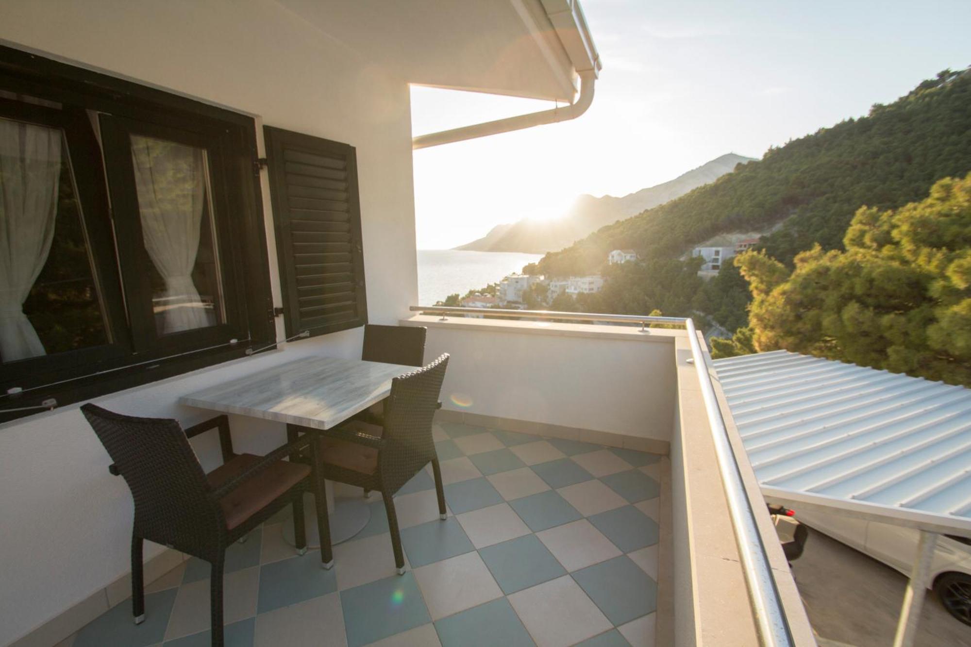 Apartment Josip 2 *