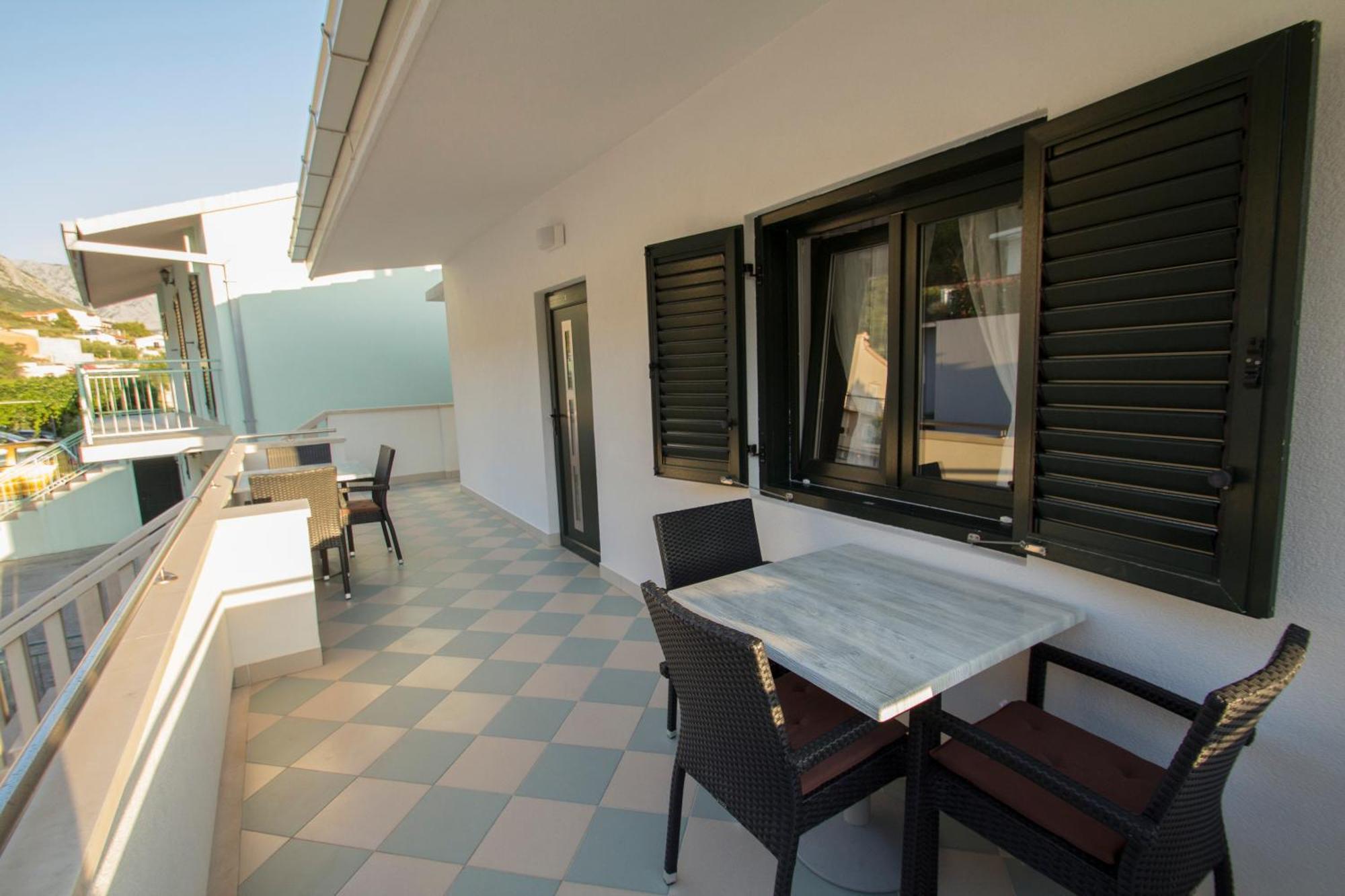 Apartment Josip 2 *