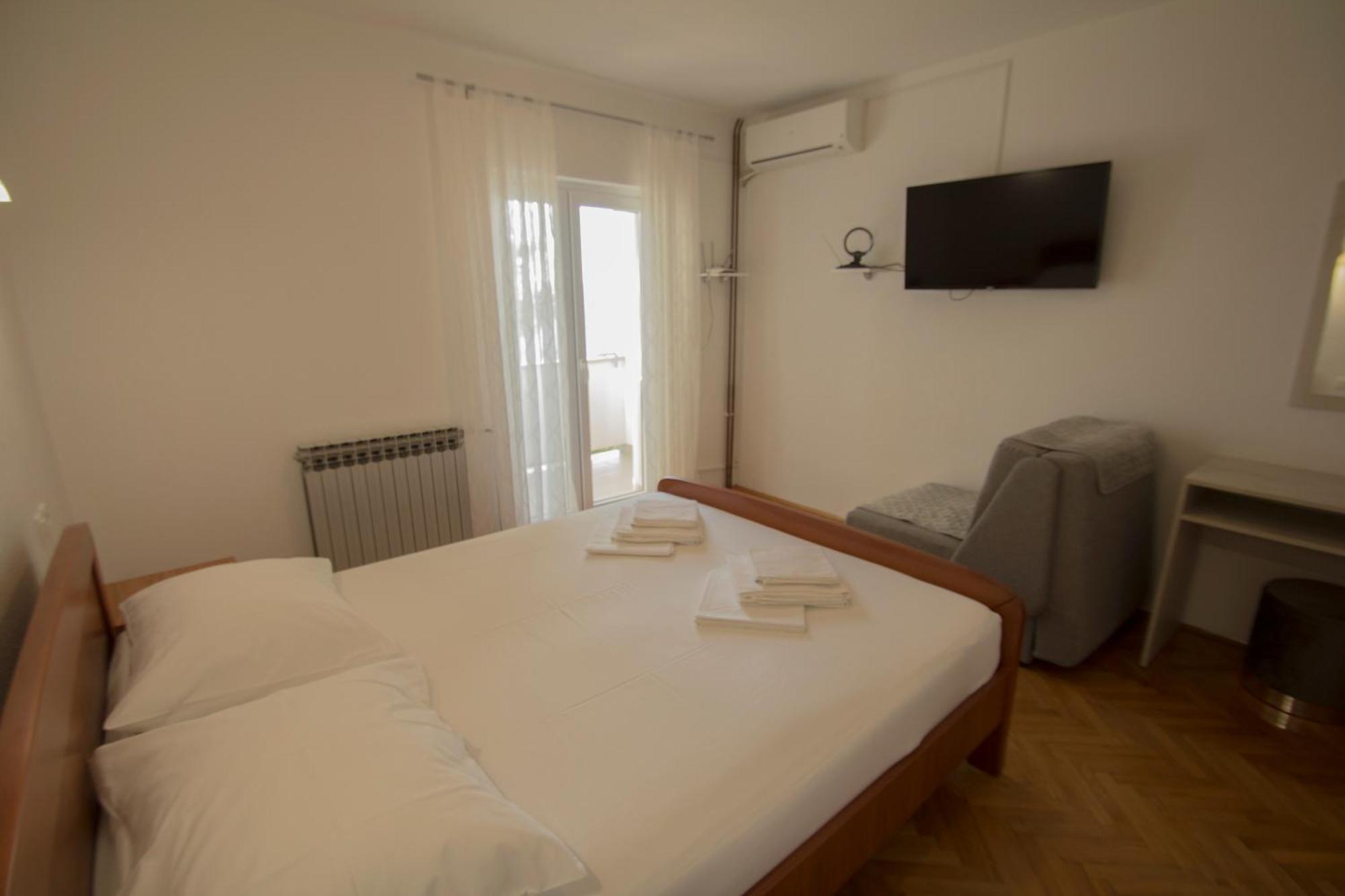 Apartment Josip 2 *